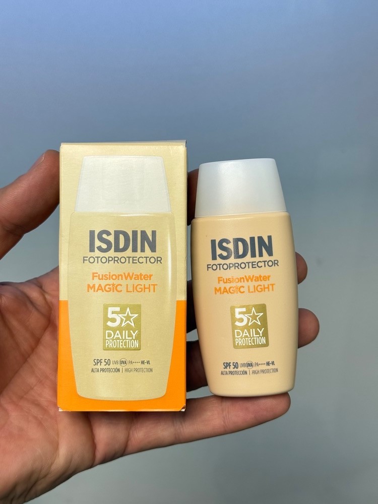 ضد افتاب رنگی ایزدین (isdin) رنگ لایت