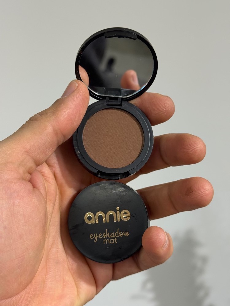 سایه چشم قهوه ای مات انی (annie)